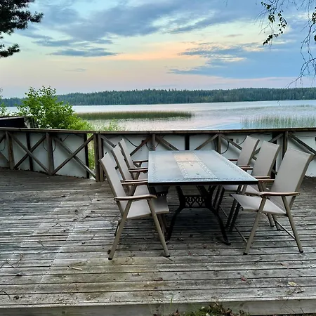 Countryside House With Lakeside Sauna And Barbecue 펜션